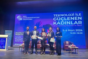 cyberarts-ceosu-erdem-eris-eskisehirde-duzenlenen-empowering-women-in-tech-etkinliginde-siber-guvenlik-panelini-yonetti